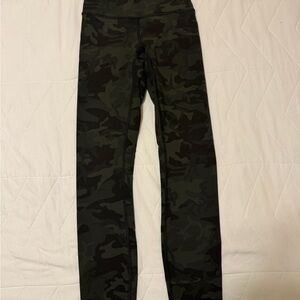 lululemon athletica Dark Green Camo Wunder Under Leggings
